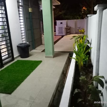 Klia Homestay Ummie Labu Esterno foto