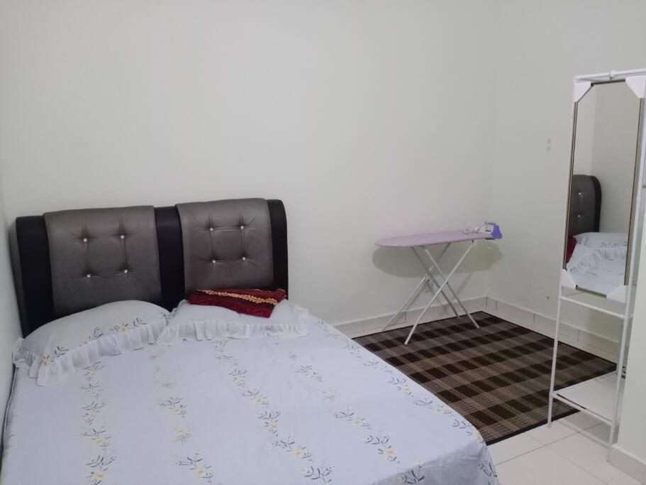 Klia Homestay Ummie Labu Esterno foto