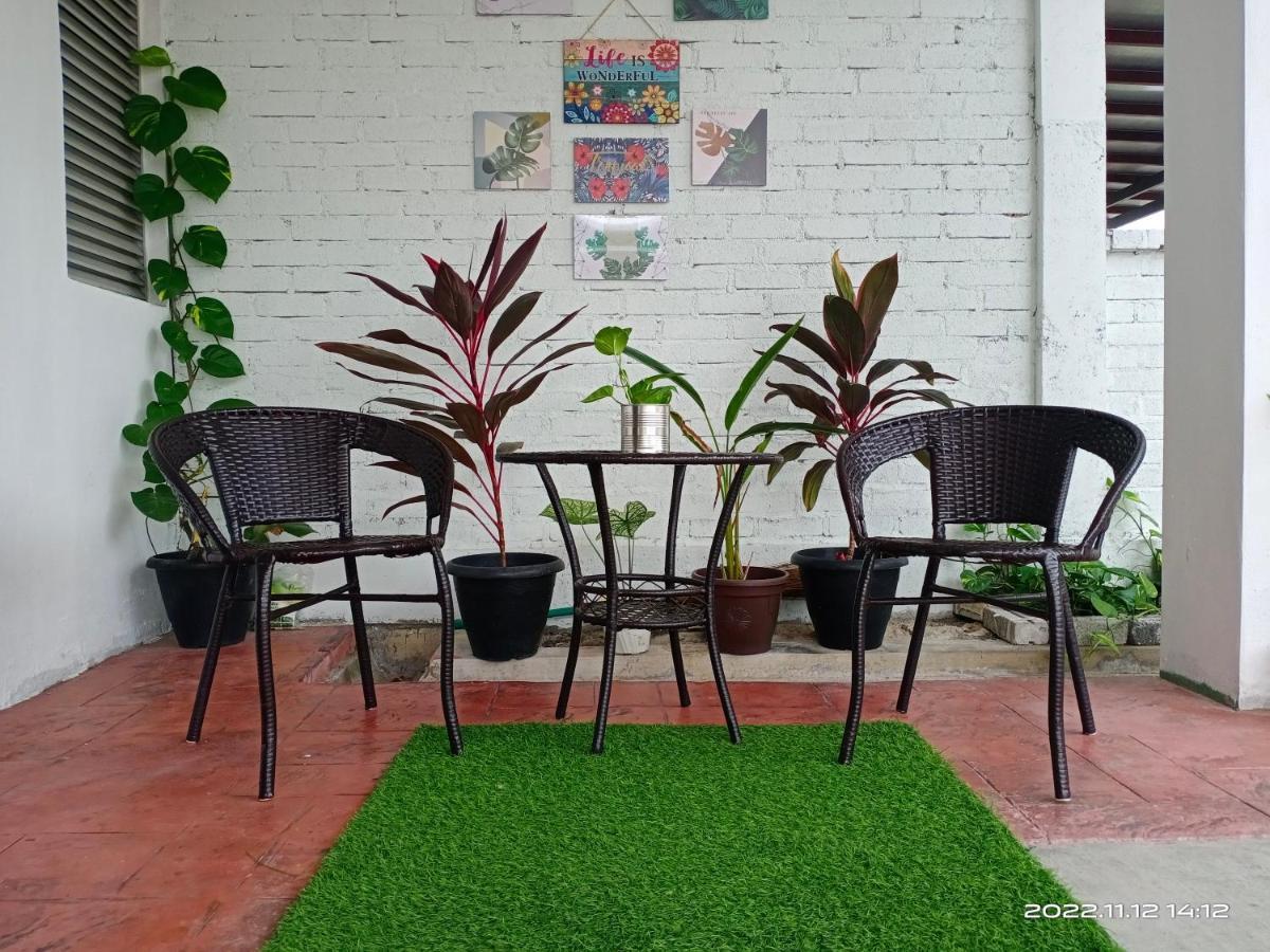 Klia Homestay Ummie Labu Esterno foto